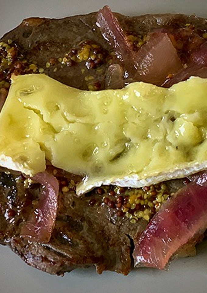 Una foto de Filete de ternera, mostaza y brie