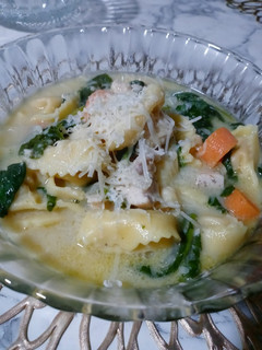 A picture of Creamy Chicken Tortelloni Soup.