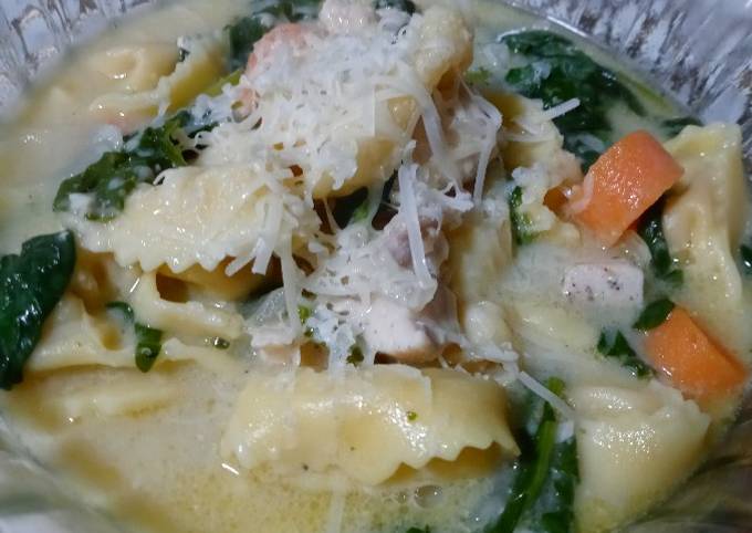 Creamy Chicken Tortelloni Soup