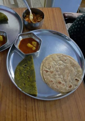 A picture of Palak thepala.
