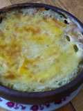 Pastel de papas con relleno de prietas nogadas y queso de cabra