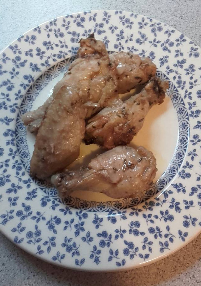 Una foto de Alitas de pollo a la mediterránea