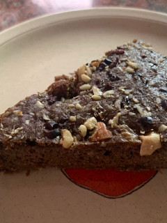 Una foto de TORTA DE CAFÉ Y CHOCOLATE con frutos secos (muy fácil y sin gluten)