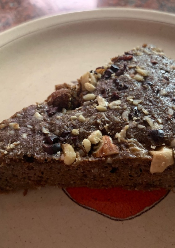 Una foto de TORTA DE CAFÉ Y CHOCOLATE con frutos secos (muy fácil y sin gluten)