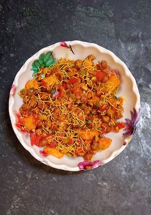 A picture of Kala chana chaat.