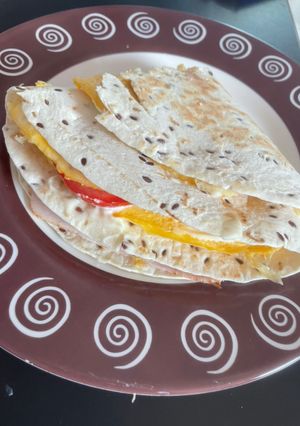 Tortilla lapos tojásos reggeli recept fotója