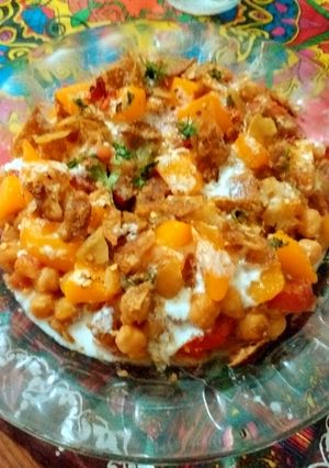 A picture of Dahi chana chat.