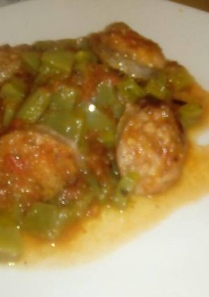 Una foto de Nopales picositos con longaniza