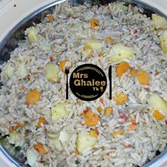 A picture of Carrots and potatoe rice.