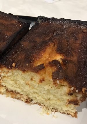 A picture of Lemon Drizzle Cake.