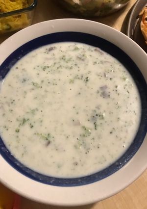 صورة لوصفة شوربة الفطر والبروكلي اللذيذة 😋