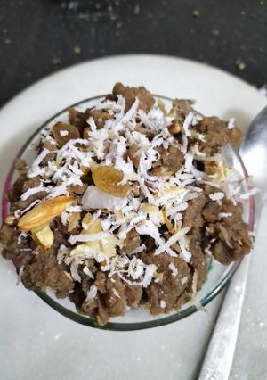 A picture of Gur halwa.