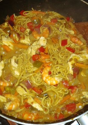A picture of King Prawn and Chicken Satay Stir Fry.
