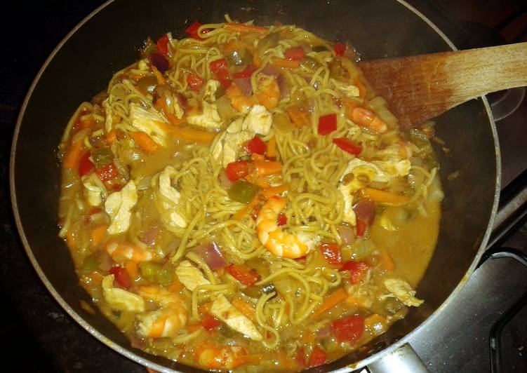 How to Prepare Homemade King Prawn and Chicken Satay Stir Fry