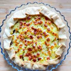 Una foto de #649 Torta salata con salsiccia e patate 🥔 🍖🧀