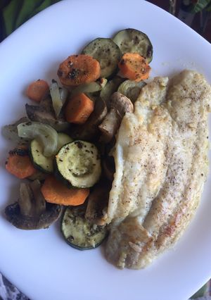 Pangasius filé grillzöldséggel🐟🥒🍄🥕 recept fotója