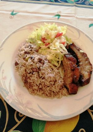 Una foto de Arroz con frijoles negros