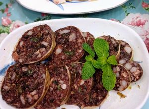 Hình của món Cổ vịt nhồi tiết lợn, cơm nếp.