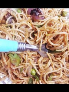 चाऊमिन (chowmein recipe in Hindi) रेसिपी मुख्य फोटो