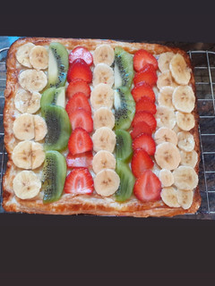 Una foto de Banda de frutas y crema