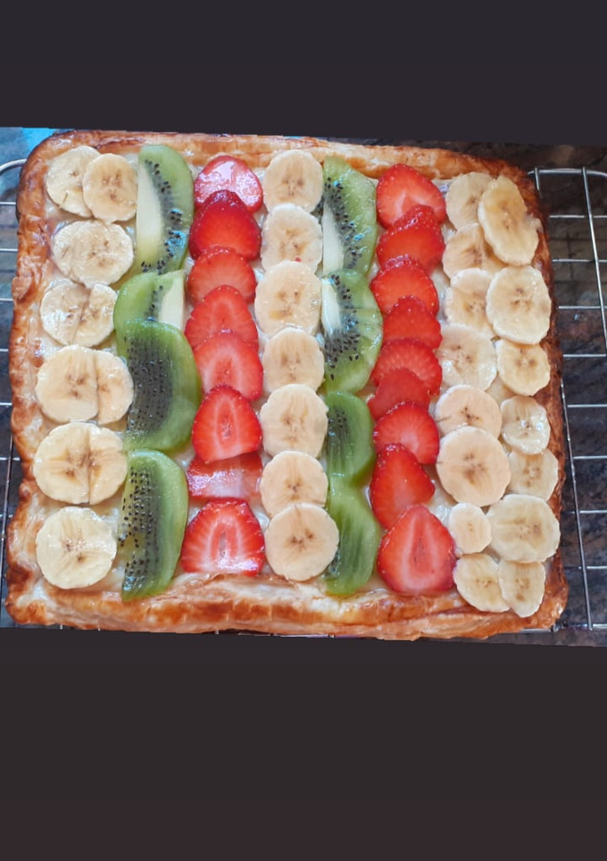 Una foto de Banda de frutas y crema