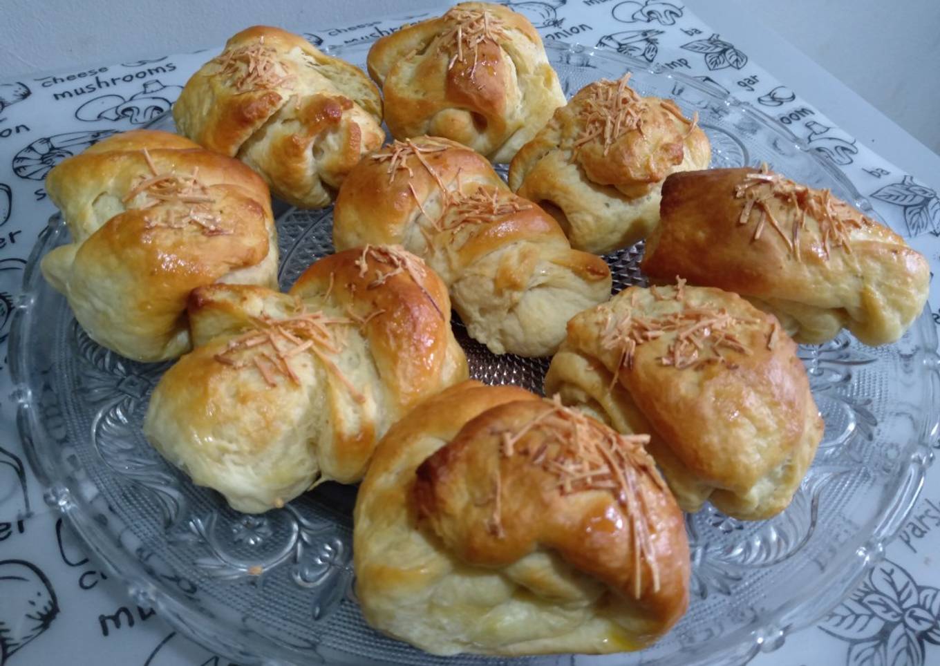 Eggless cheese butter roll