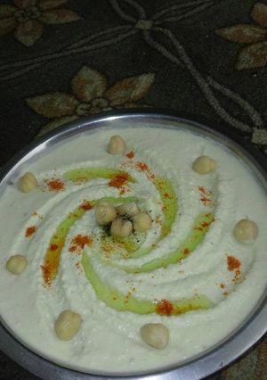 A picture of Hummus with Tahini.