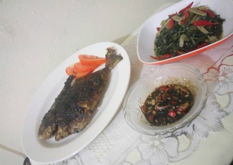Ikan bakar bumbu padang