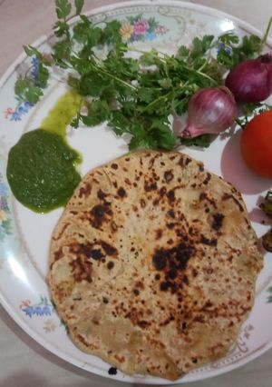 आलू पराठा (aloo ka paratha recipe in Hindi) रेसिपी मुख्य फोटो