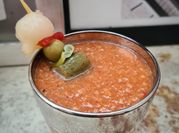 Una foto de comida saludable con salchicha