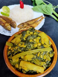 ভিন্ন স্বাদের লাউশাকের ঘন্ট (lau shaaker ghanto recipe in Bengali) রেসিপির প্রধান ছবি