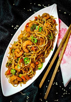 প্রন বাটারি নুডুলস 🍜🍤(Prawn Buttery Noodles recipe in Bengali) রেসিপির প্রধান ছবি