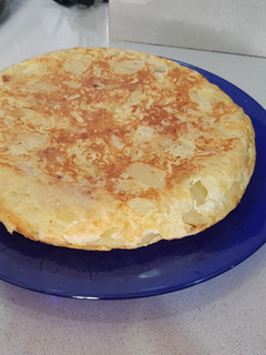 Una foto de Tortilla de patatas con poco aceite
