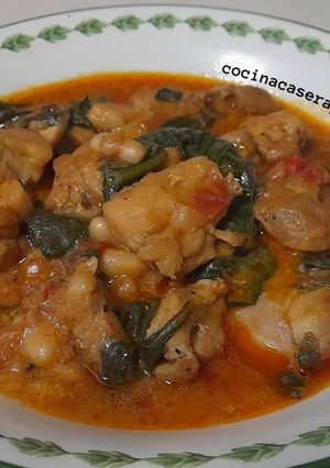 Una foto de Pollo guisado con alubias