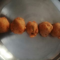 Batata vada A picture of Batata vada.