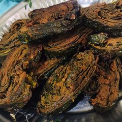 A picture of Rikwach / arbi patta pakora.