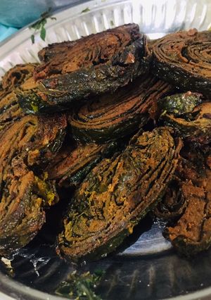 A picture of Rikwach / arbi patta pakora.