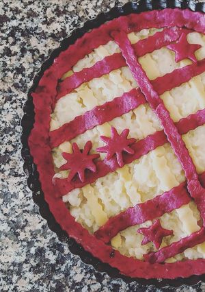 Foto di Crostata con frolla alla barbabietola e crema al limone