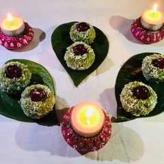 A picture of Pan coconut ladoo.