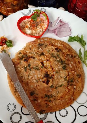 गार्लिक पराठा (Garlic Paratha recipe in hindi) रेसिपी मुख्य फोटो