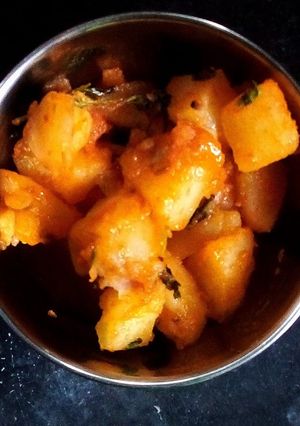 আলুর তরকারি (aloo r tarkari recipe in bengali) রেসিপির প্রধান ছবি