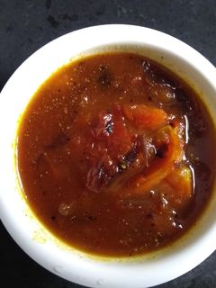 টমেটো আম সত্ত্বেও খেজুরের চাটনি (tomato aamsatwa o khejurer chatni recipe in Bengali) রেসিপির প্রধান ছবি