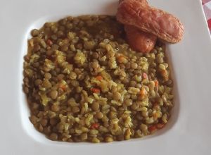 Una foto de Lentejas con arroz integral y cúrcuma