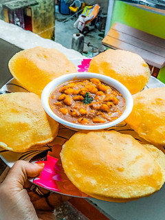 छोले पूरी (chole poori recipe in Hindi) रेसिपी मुख्य फोटो