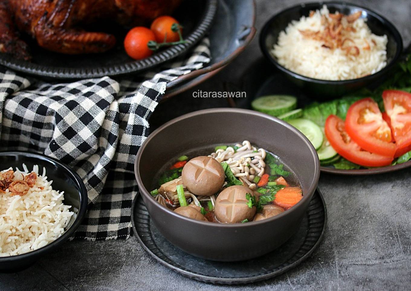 Sup cendawan dengan teh hijau