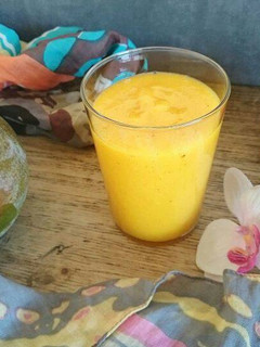 Una foto de Leche dorada de cúrcuma