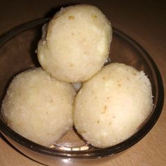 A picture of Coconut laddu.