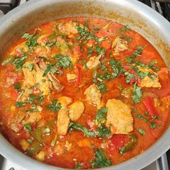 A picture of Chicken and Pepper Curry (with a tomato base🍅).