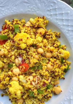 A picture of Quinoa salad with chickpeas - no oil needed! 💥.