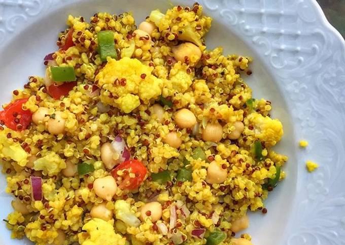 Quinoa salad with chickpeas - no oil needed! š„